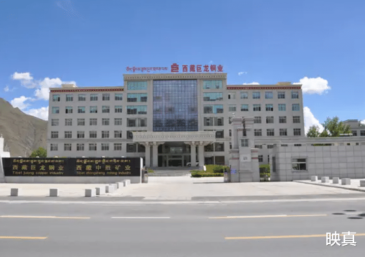 事件回顾:肖永明的覆灭史:坐私人飞机回乡,给村民发红包,却欠下221亿?