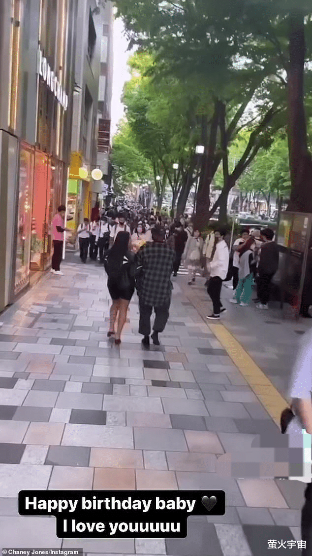 金·卡戴珊|24岁钱尼公开表白坎耶，我爱你，粉碎分手传言；卡戴珊爱情奇妙