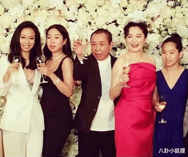 林青霞|67岁林青霞豪宅失火后首露面，自曝出事后第一反应，并透露损失