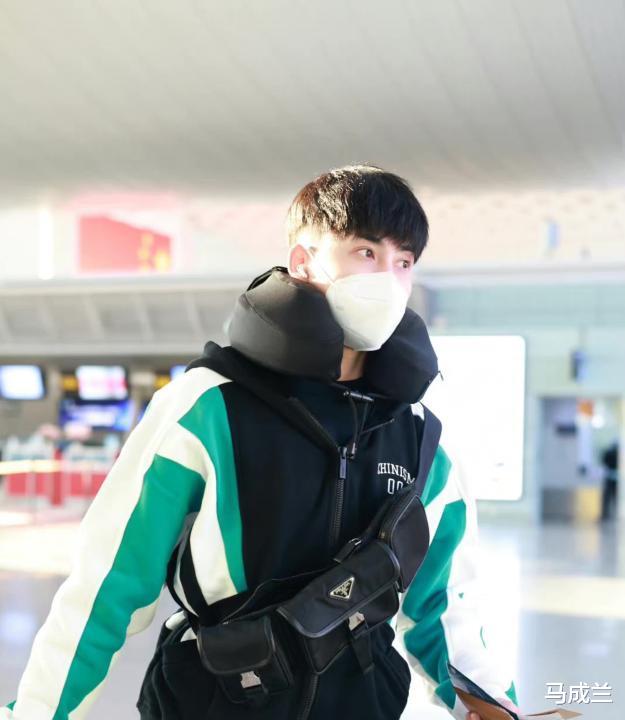 张檬|张檬小五举办婚礼，现场美如花海，永琪跟紫薇当伴郎伴娘