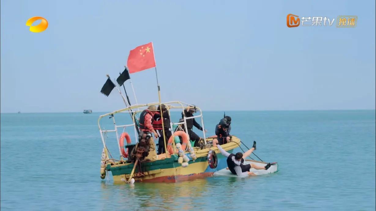 黄磊|《向往的生活》：黄磊老师突然落海，三方态度，引来争议