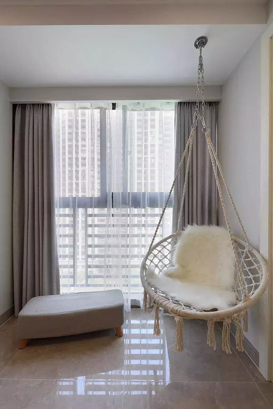 大胆打通阳台和客厅,刚入住就悔恨当初不听劝,错得太离谱了