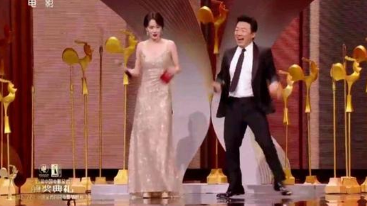 糖尿病 明星红毯出丑场面，假摔、尬舞、撞衫、丢假发丢鞋子，好不笑人