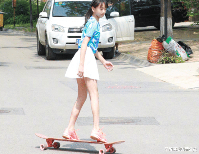 田雨橙|田亮晒照为女儿庆生，13岁森碟不打耳洞、不化妆，一身运动装清爽大方