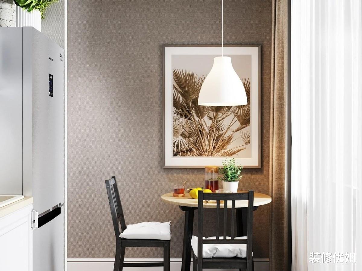 小伙为32㎡小家节省空间，把床藏衣柜里面，效果不是一般的高级