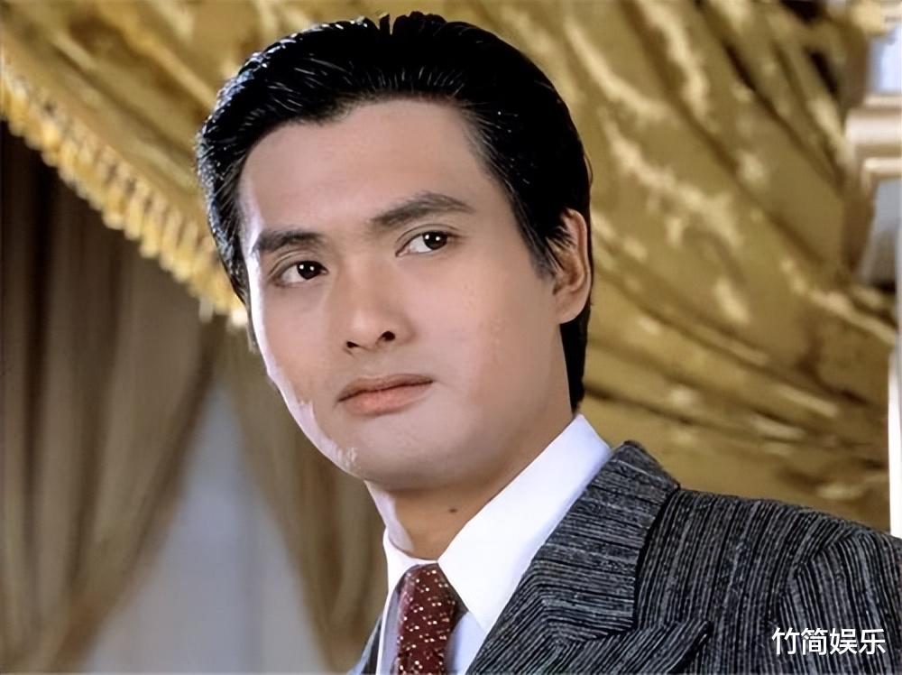 周润发|“一代男神”周润发暴瘦脱相!满头白发背部佝偻,网友:抑郁症惹的祸