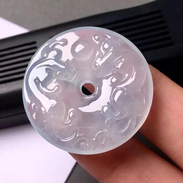 玉雕|千年不败的平安扣，在玉雕师眼里还能这样玩！