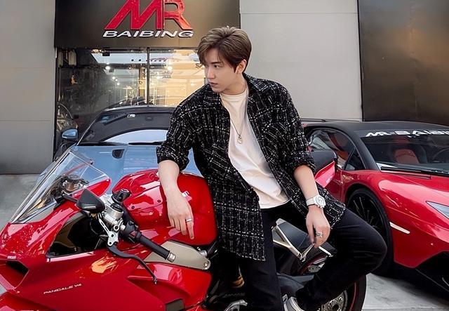 白冰|白冰官宣结婚生子后首更!疑穿睡衣去探店,称私生活无须跟谁交代