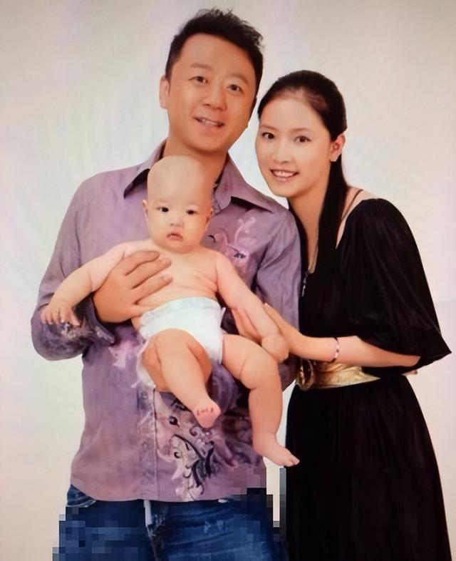 李燃|郭涛妻子李燃,嫁大15岁丈夫,婚后生两娃,一家四口幸福甜蜜