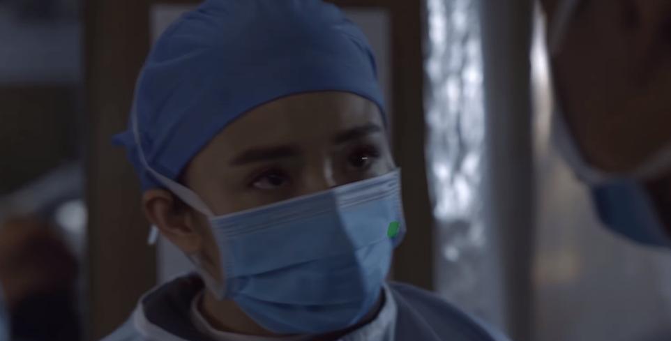 杨幂|《谢谢你医生》首播！白宇用力过猛，杨幂磨皮滤镜重，不如老戏骨