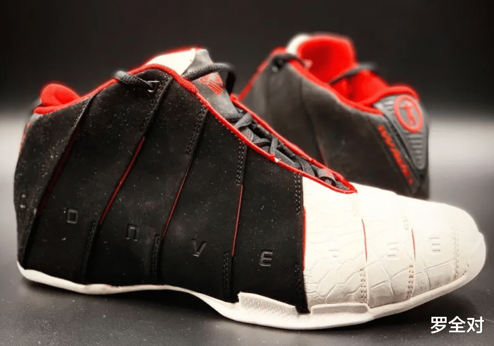 勒布朗·詹姆斯|詹姆斯首次上脚LeBron 19低帮版，网友：这是抄的哈登1代？