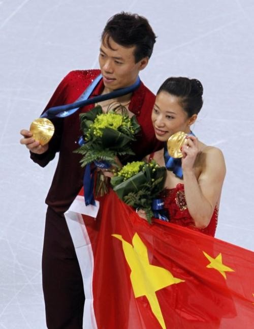 申雪|中国花滑冠军夫妻近况，赵宏博略显老态，申雪却保养得依旧年轻