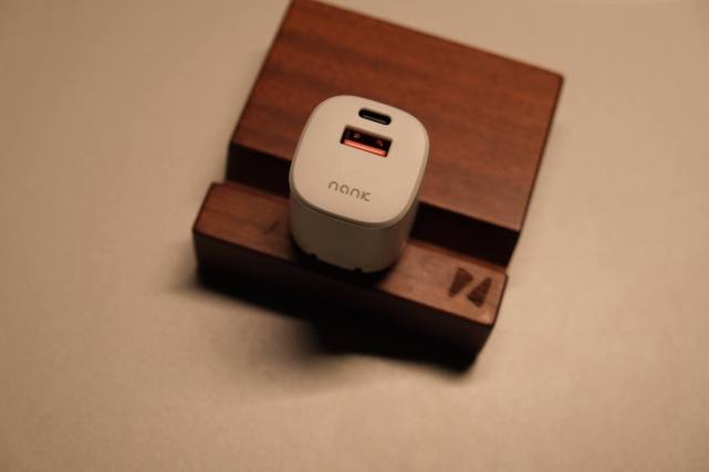 iphone11|南卡C2小身材双口快充头-出行的便携新选择