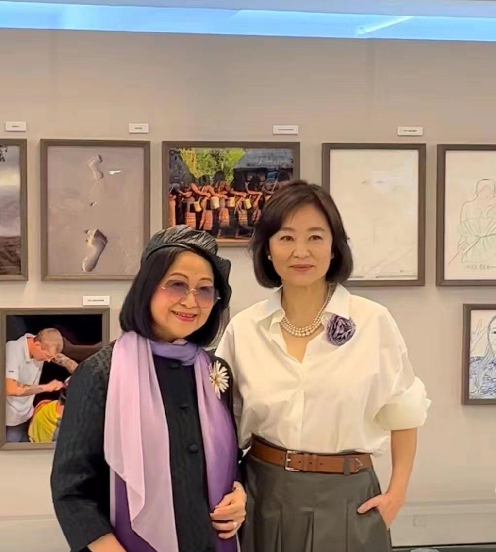 林青霞 林青霞罕见公开亮相，口罩太小勒出两道肉，67岁的人看脸还像40岁