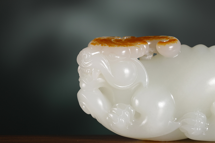 玉雕|「璞玉雅藏」和田玉籽料 红皮白肉 招财貔貅 海派玉雕大师黄杨洪作品