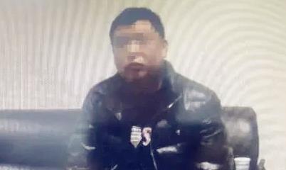 男子同时交往20多名女友,曝光后,网友:长这样也能骗钱骗色?