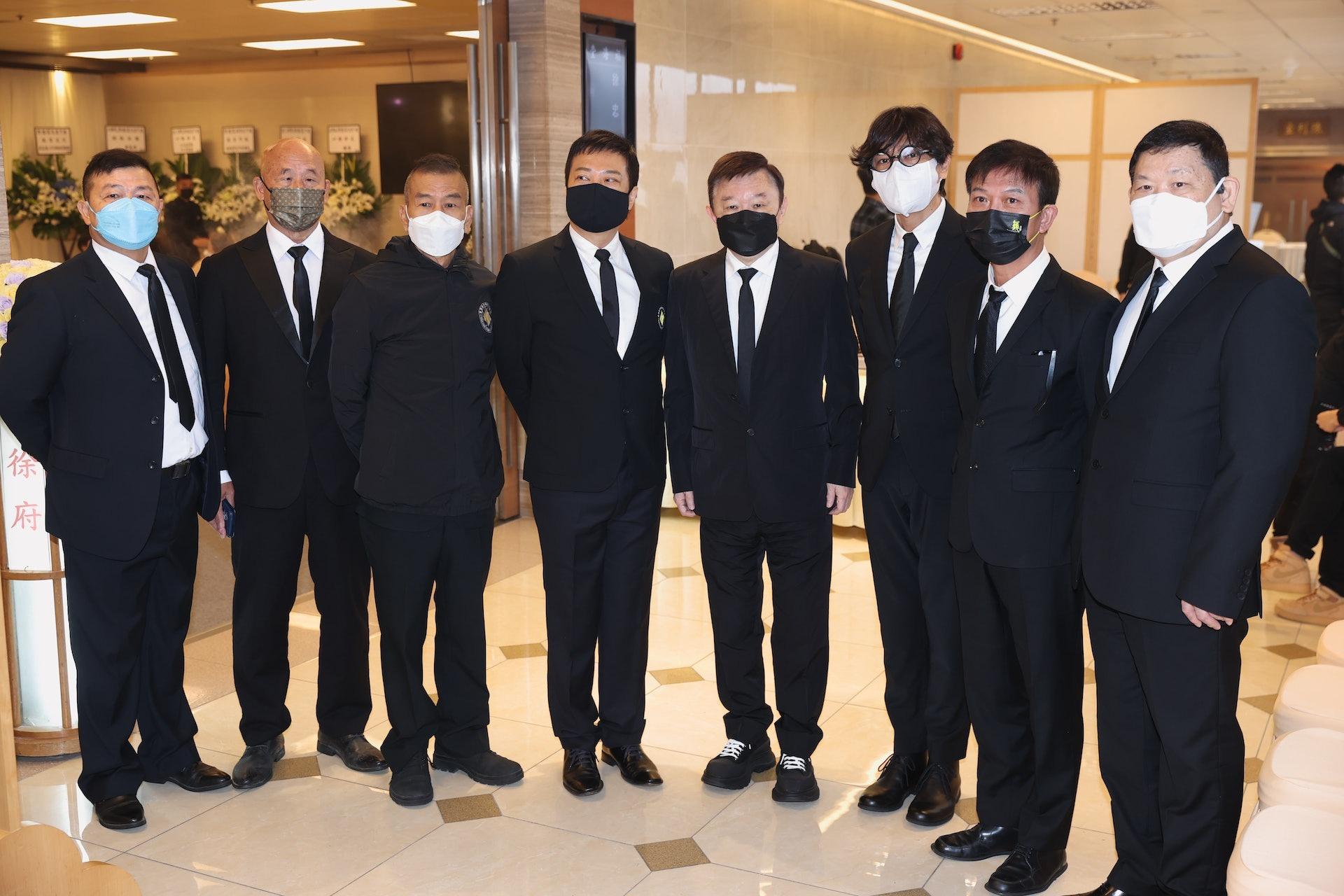 徐忠信|徐忠信葬礼，钱小豪林家栋，为其扶灵柩，众人冒雨送别神色哀伤