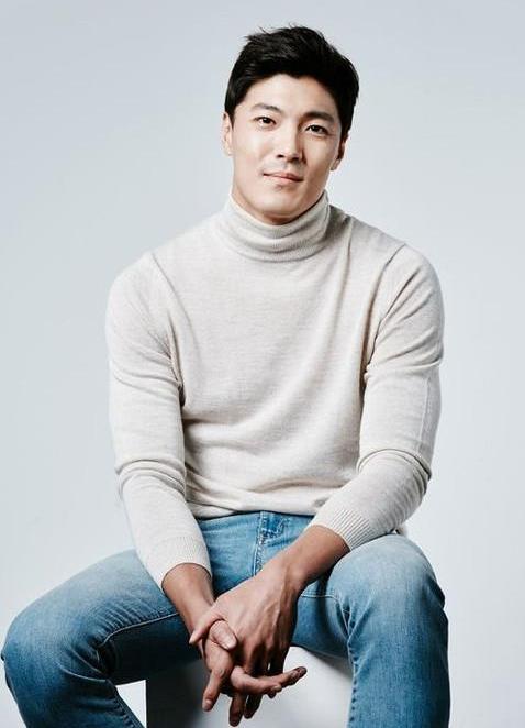 举重妖精金福珠|《举重妖精金福珠》医生哥哥宣布结婚!金钟国翻版得其认证体格好