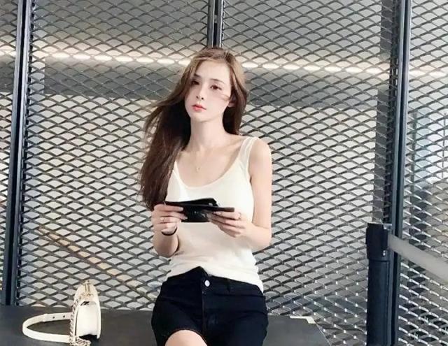 张兰|张兰首度回应儿孙抚养权问题,直言自己不会参与,首度提及张颖颖