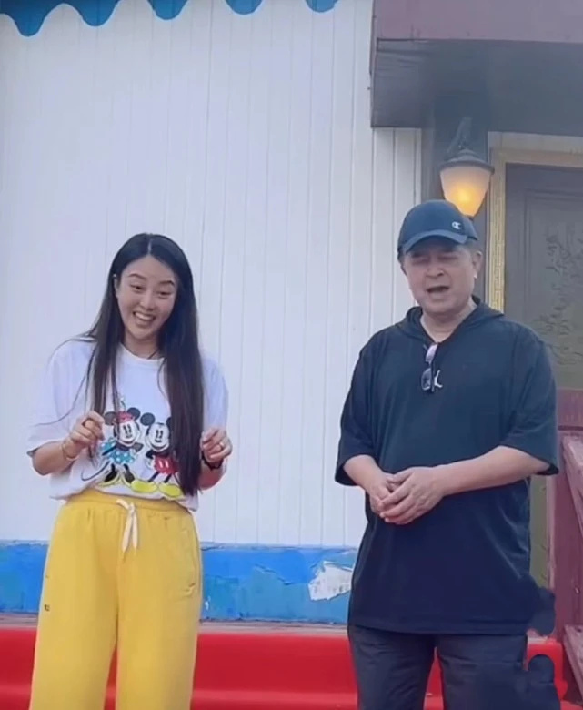 毕福剑|毕福剑复出录节目,种地开拖拉机引围观,笑容亲切超接地气