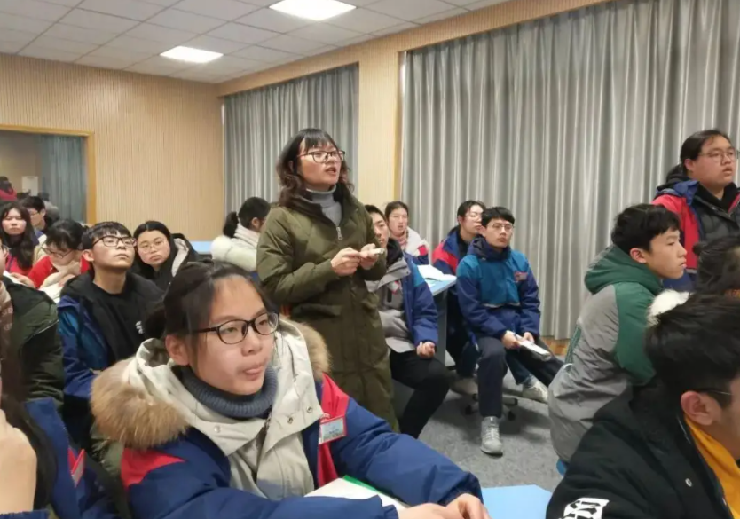 大学生|大学生留校任教优势明显，学生应该怎样做？硬件和软件缺一不可