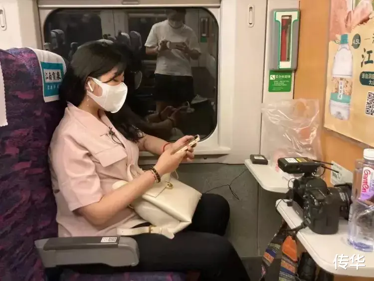 苏州女孩每天坐高铁到上海上班,网友:通勤时间竟比同城的我还短