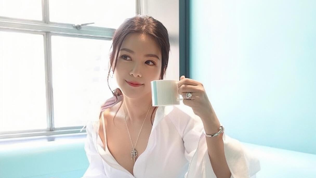 苟芸慧|恭喜！香港知名女星与富商丈夫重归于好，因生小孩产生分歧多次被曝婚变