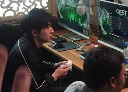 秋裤|笑死了,娱乐圈最怕冷的东北男星,一柜子秋裤,拍电视剧也在穿