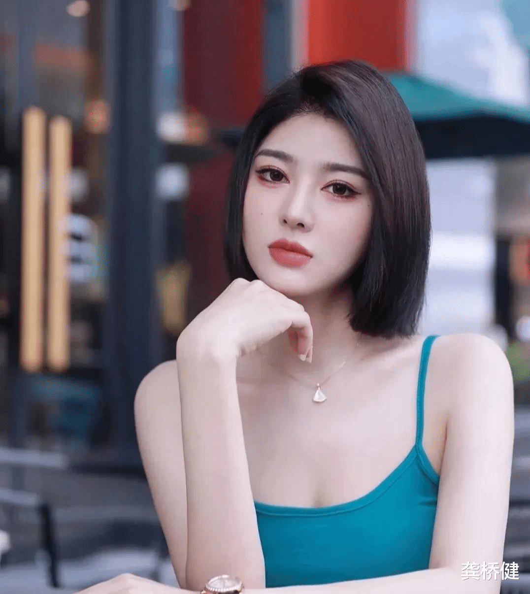 短发 气质女网红短发
