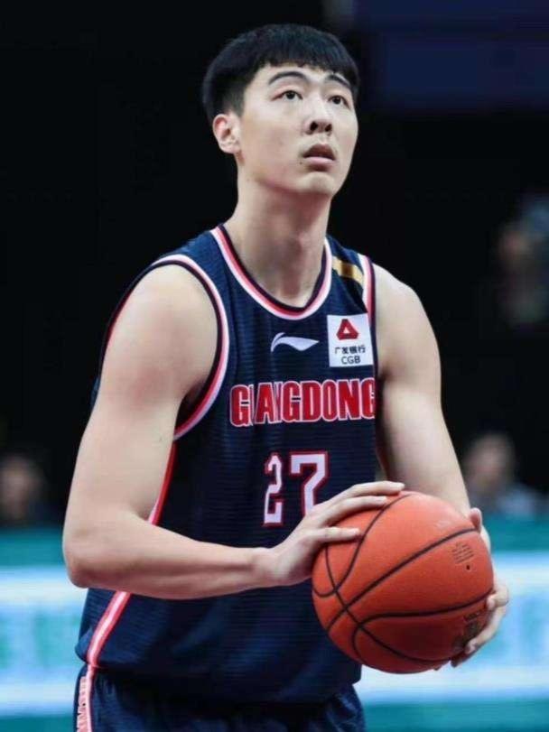 张明池|广东内线的重要替补！纯5号位的张明池应该发挥怎样的作用？