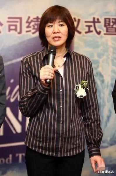 女人味|“铁榔头”郎平也有女人味！穿花裙比刘晓庆还优雅，自然美的力量