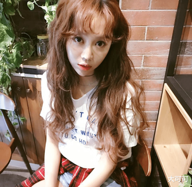 姜妍晒出自己住的房子,客厅不放茶几放餐桌,几乎每顿饭都很丰盛