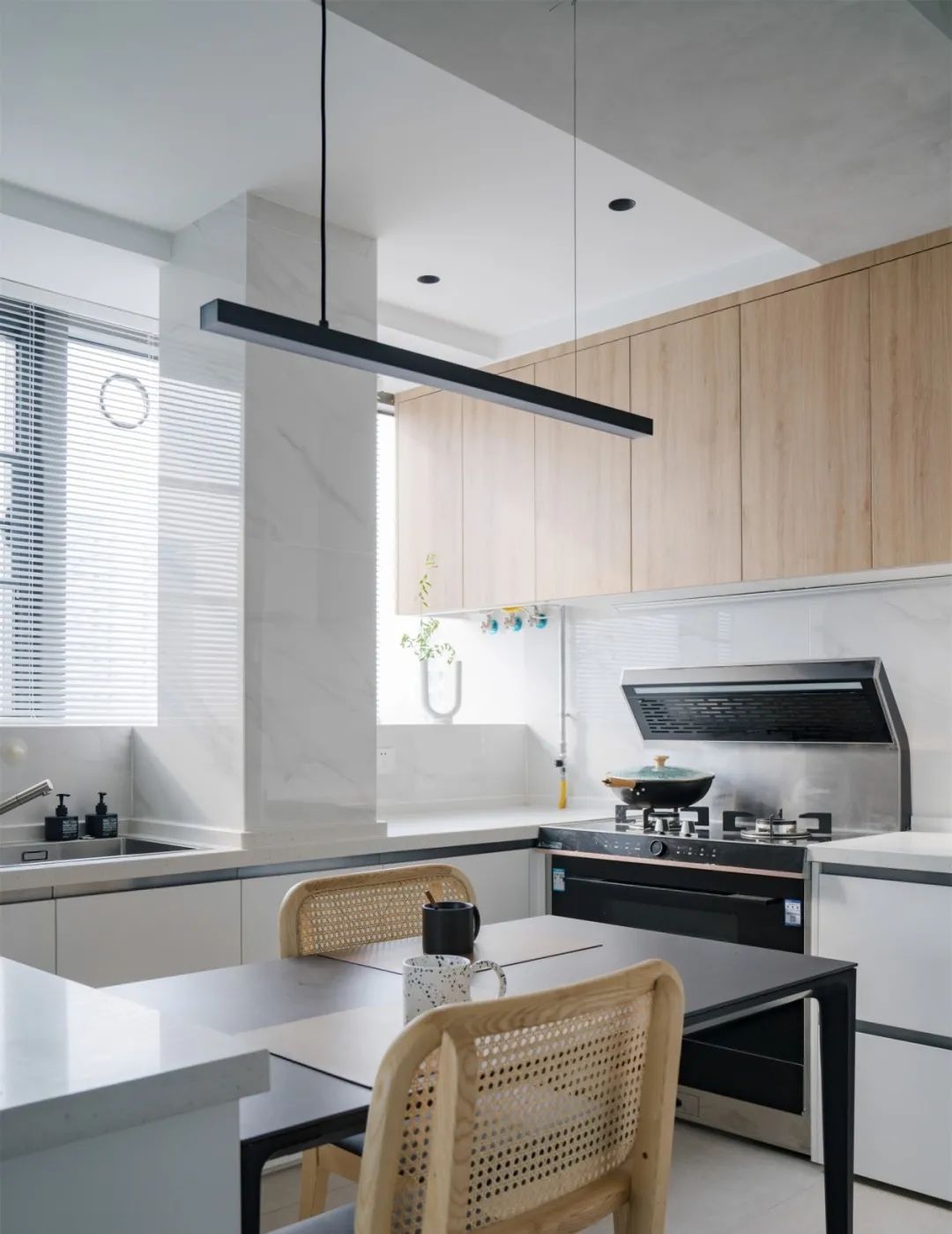 当极简遇上治愈:这个98m2的层次感小两居,我实名羡慕了!