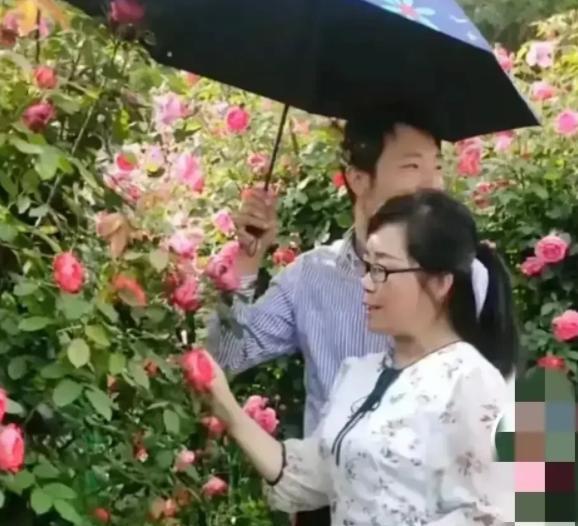 杨槠策带余秀华回家乡投资,对娇妻称呼引争议,网友:丢人现眼