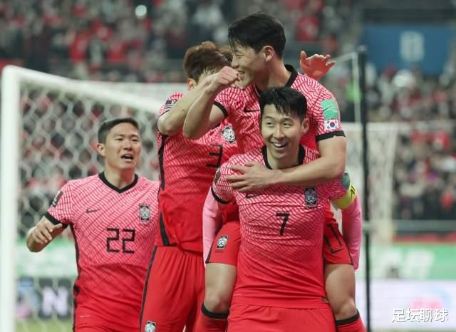 韩国队|2-0，5连胜！韩国队狂飙，创造3大纪录+登上小组榜首，甩开国足18分