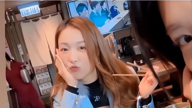 郭嘉文|郭嘉文新年后首露面！气质颜值皆有提升，与李泽楷关系显微妙