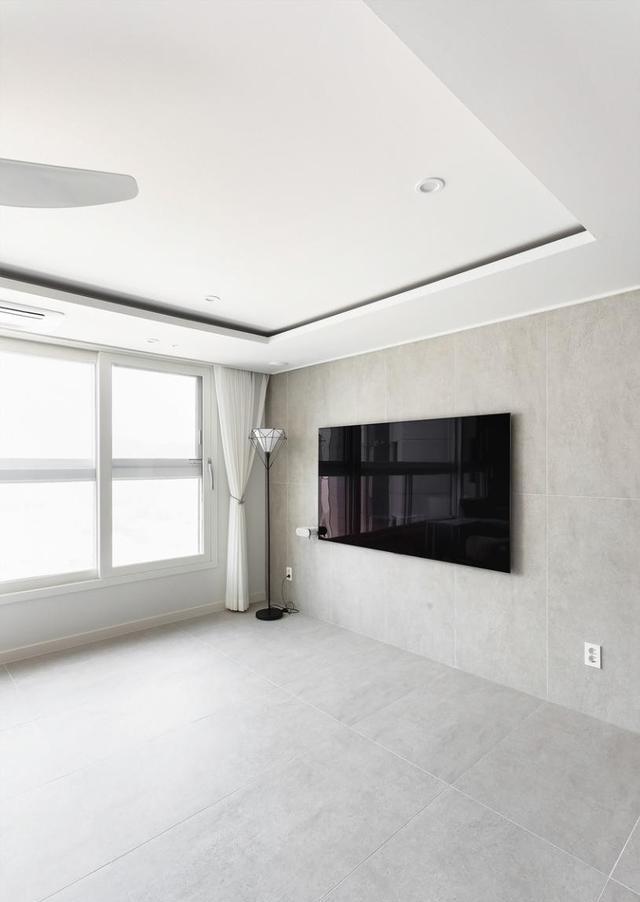 96极简复式,灰色大砖通铺,简约中透着高级,全屋没有一丝俗气