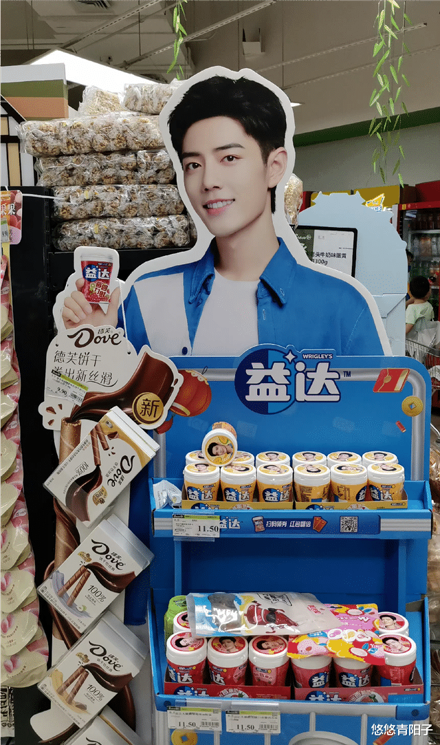 肖战|肖战休闲逛街被偶遇，引得粉丝开始炫耀，谁还没偶遇过肖战呢？