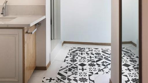 40㎡小平房，老公坚持挤出阁楼，完工变2室1厅！进门就被迷住了