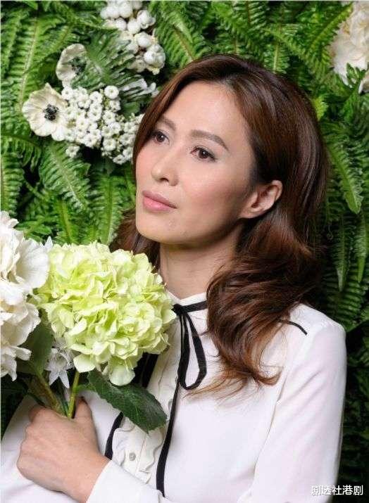 杨幂|52岁香港著名女星至今单身，曝独居生活，生病经历用“惨”字形容