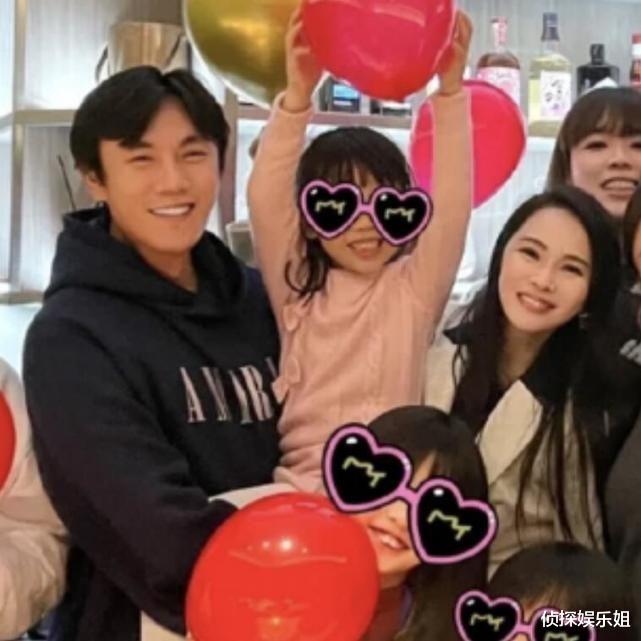 伊能静|54岁伊能静与网友合影，真人被赞又瘦又美，比照片更有气质