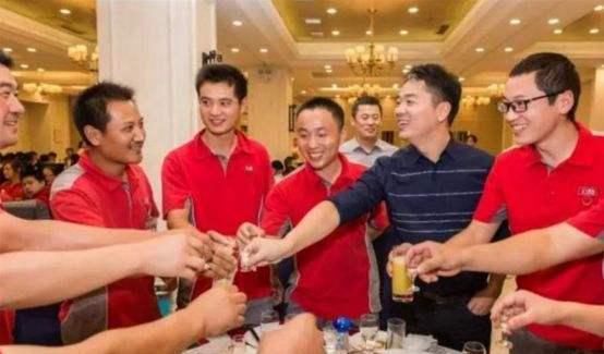 刘强东|刘强东挽留001号员工，承诺留下来做五年就送房，当事人现状如何