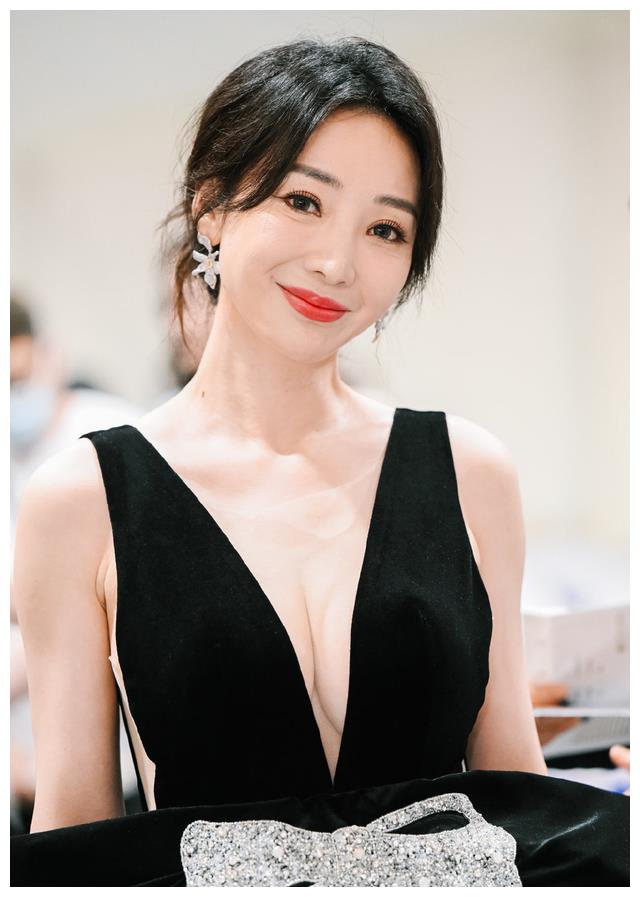 倪妮|给金鸡奖红毯上最惊艳的18位女星排个名:倪妮第2,关晓彤垫底了