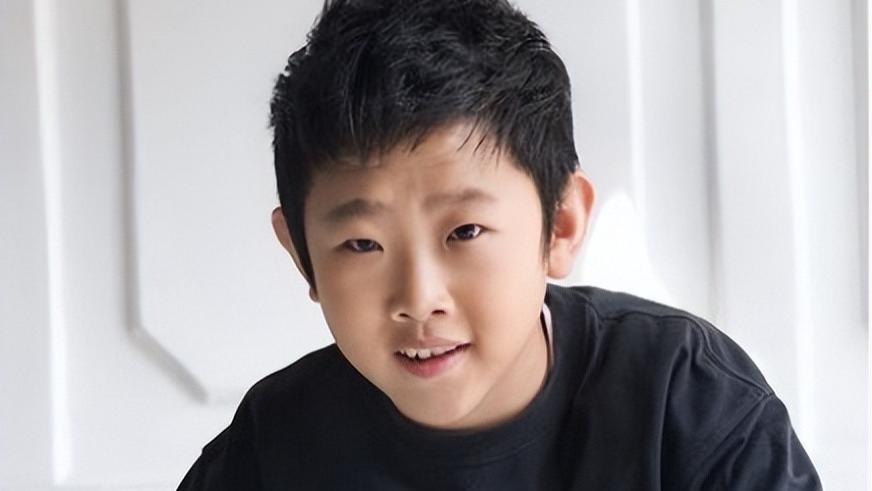 侯祥|“不老童星”侯祥：18岁出道，出演孩子专业户，与老婆同框像母子