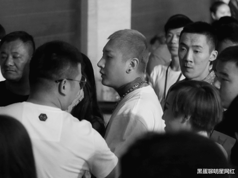 |李舒克拒绝参加师弟婚礼,疑似与师傅老方丈彻底闹掰,粉丝:飘了