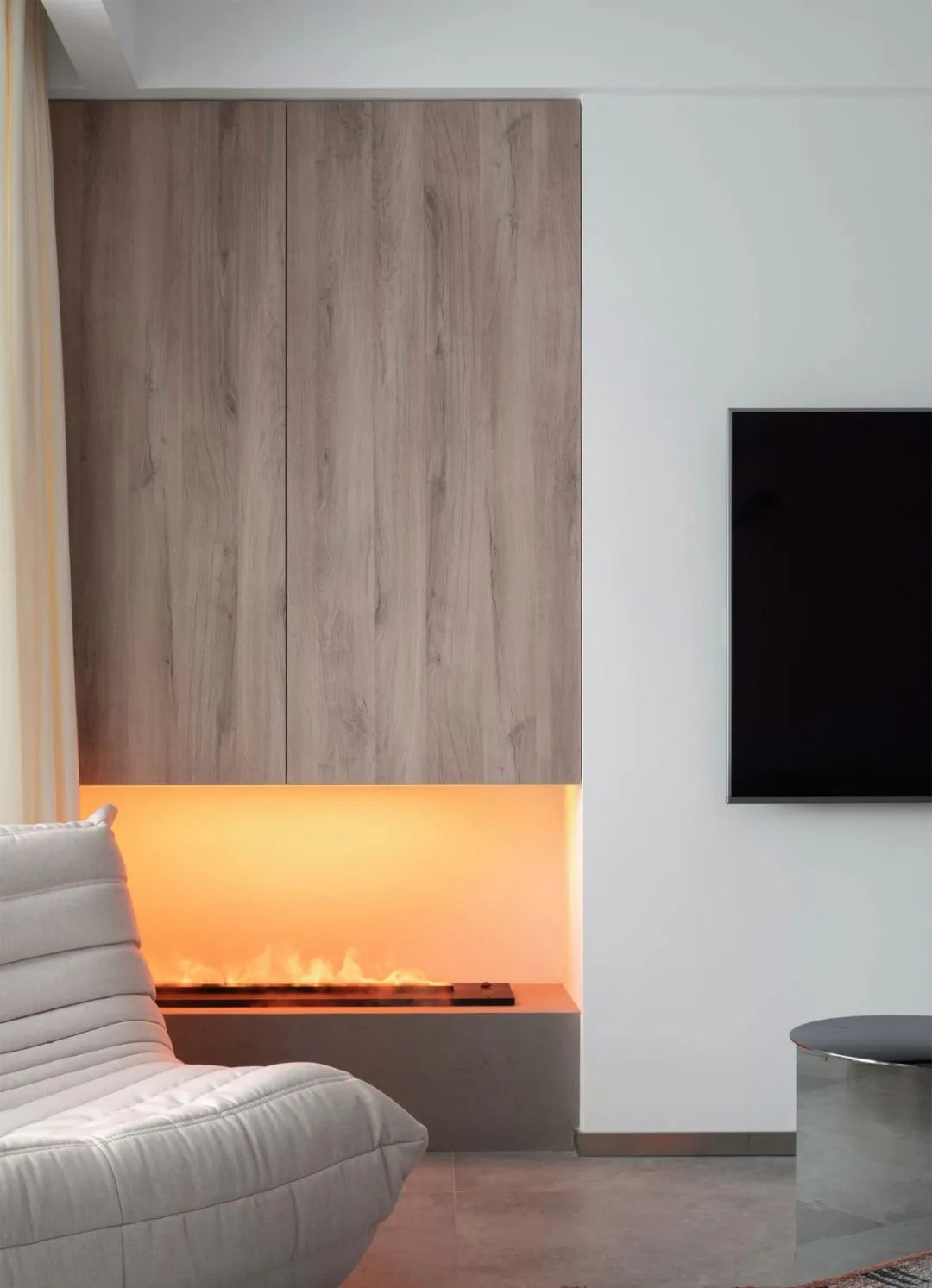 眼前一亮！从单调到质感的黑白配，这个90后的家百看不厌