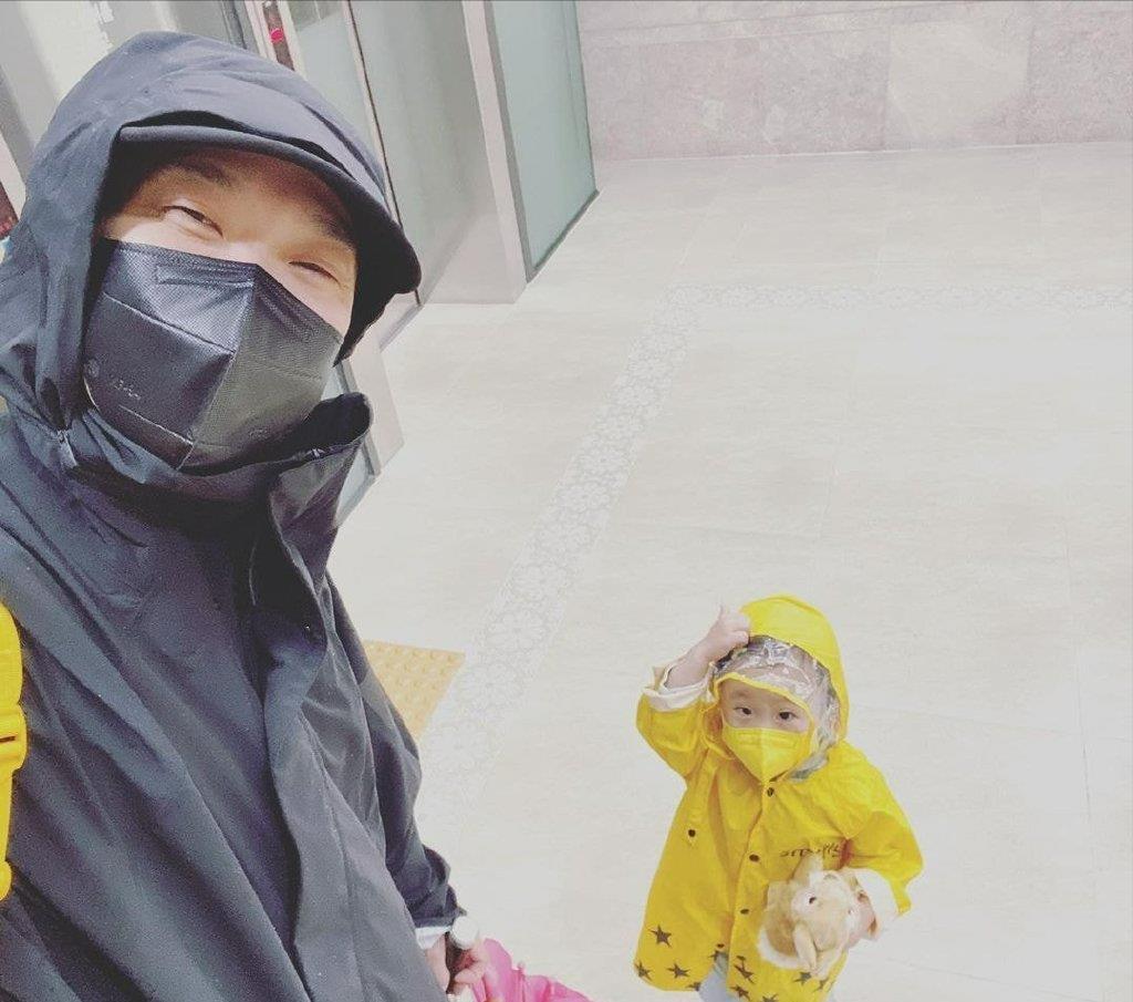 河东勋|RM成员HAHA小女儿Song患罕见病情况十分危急，严重时无法行走