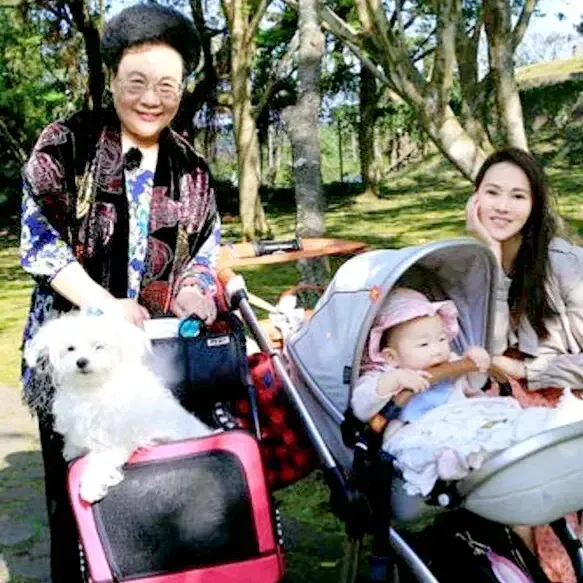 伊能静|最幸福的二婚伊能静,拥有懂她爱她的老公,还有疼她的婆婆!