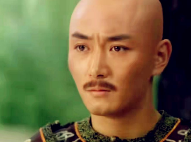 甄嬛传|《甄嬛传》果郡王的荷包中有甄嬛的小像和花瓣，浣碧是如何得知的？