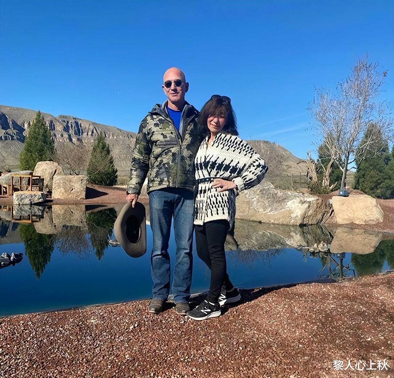 母亲节|贝佐斯母亲节罕见秀老妈！搂着妈妈幸福甜笑，52岁未婚妻黯然失色